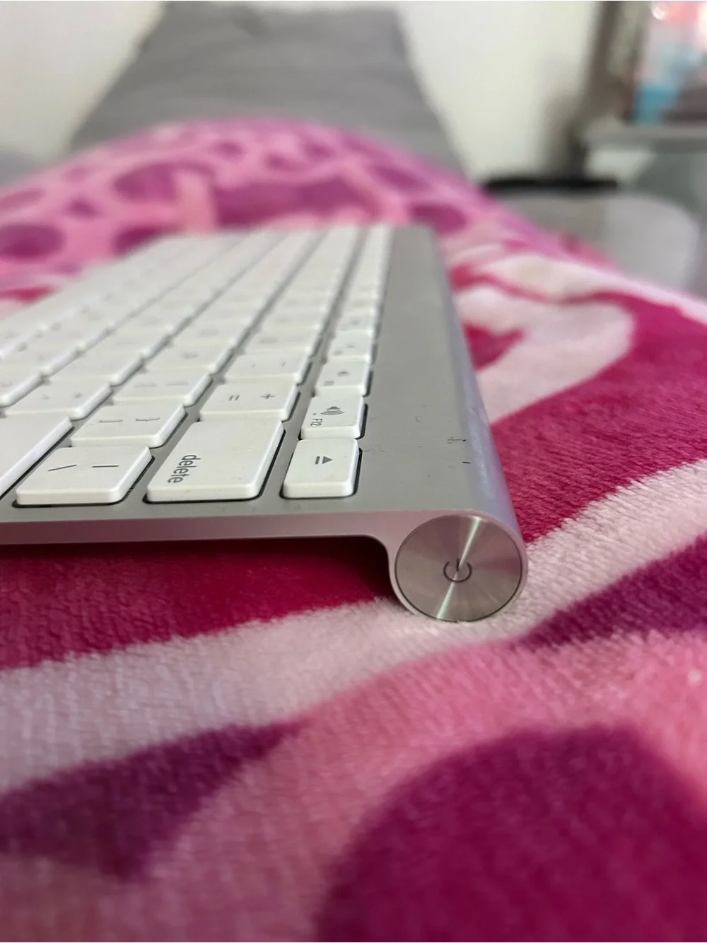 Apple Compact Wireless Keyboard in White and Silver